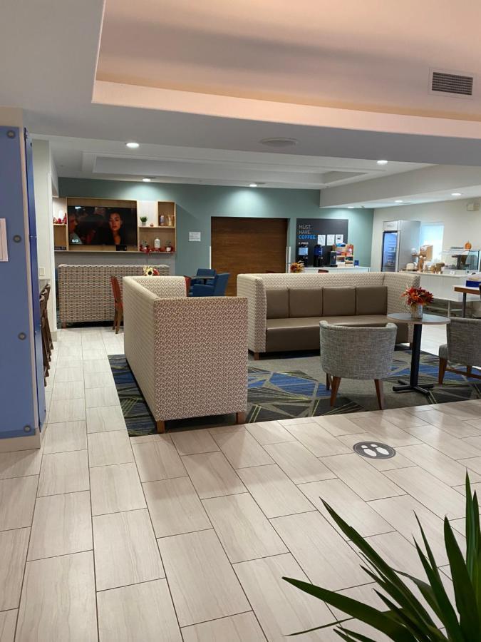 Holiday Inn Express Hotel & Suites Weston By Ihg Esterno foto