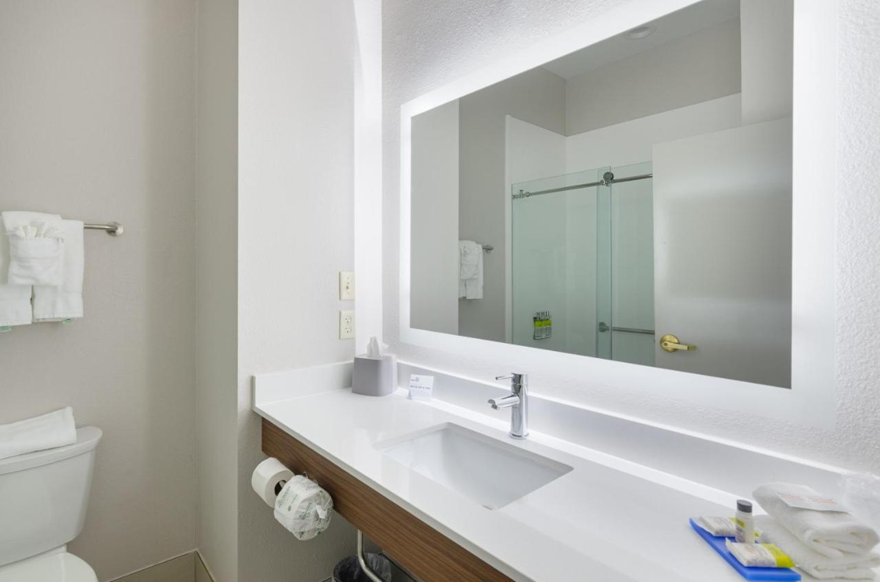 Holiday Inn Express Hotel & Suites Weston By Ihg Esterno foto
