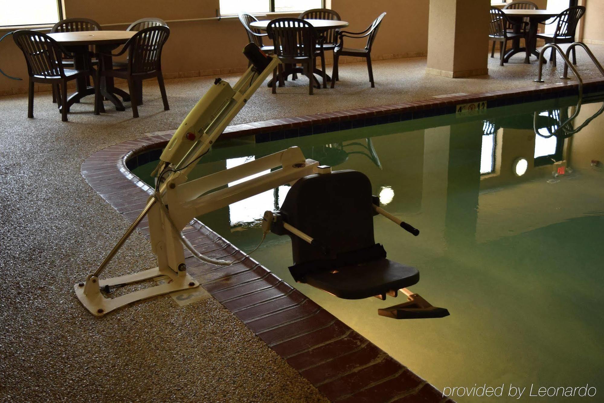 Holiday Inn Express Hotel & Suites Weston By Ihg Esterno foto
